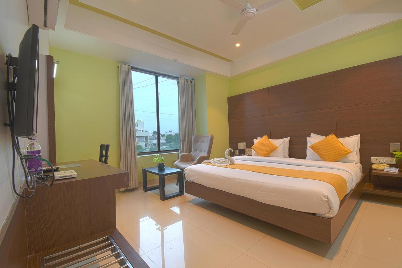 Hotel Season 4 -3-Star Hotel Sangli Экстерьер фото
