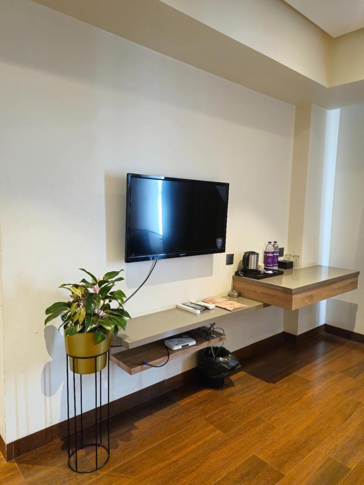 Hotel Season 4 -3-Star Hotel Sangli Экстерьер фото